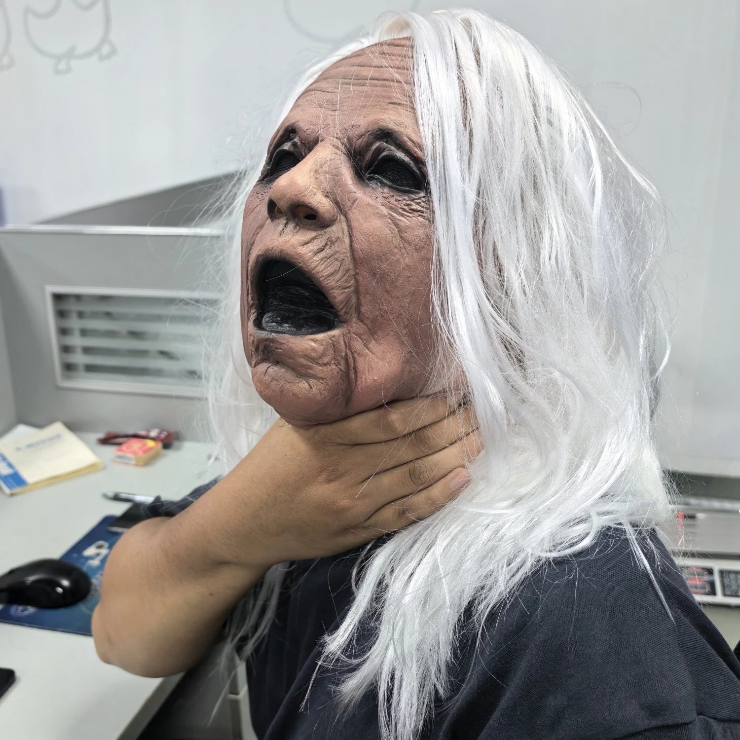 Masque de grand-mère hurlante – Tête complète en caoutchouc