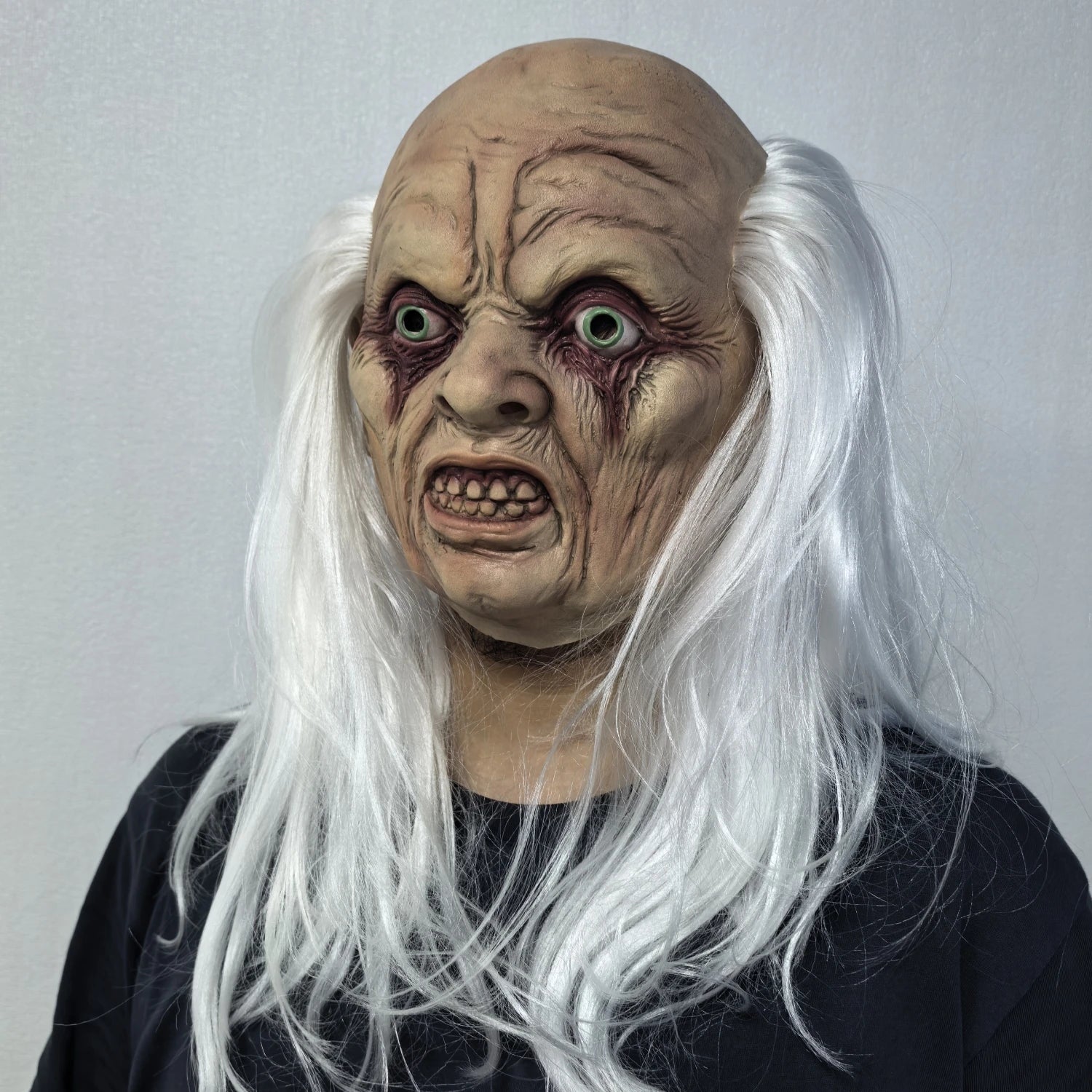 Realistische Gummimaske für alte Männer – Vollkopf mit weißen Haaren – Horror-Diener-Requisite für Erwachsene