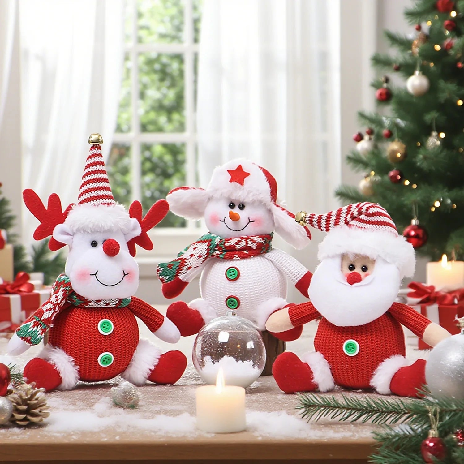 Père Noël, bonhomme de neige et renne en peluche – Décorations de Noël