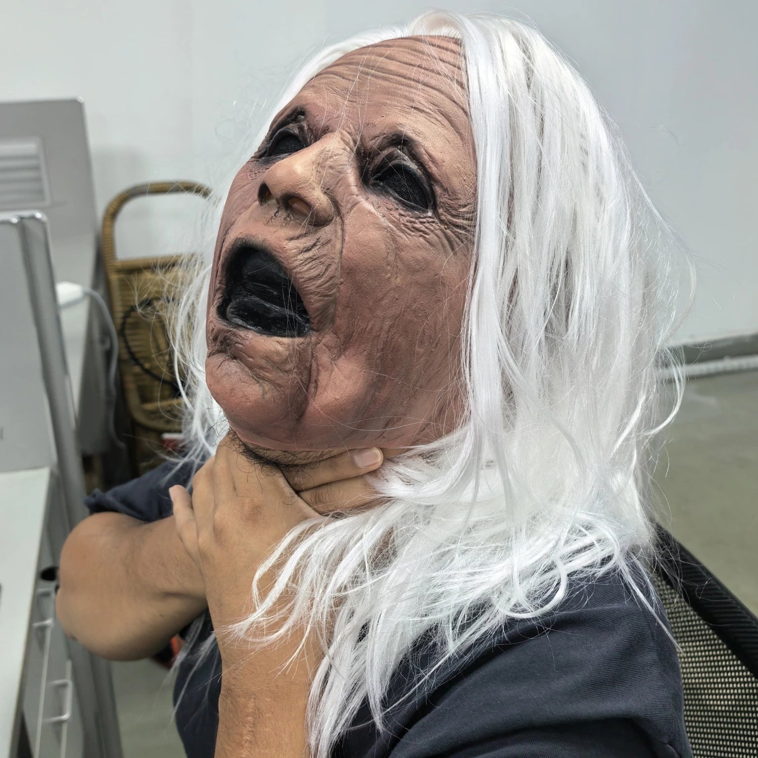 Masque de grand-mère hurlante – Tête complète en caoutchouc