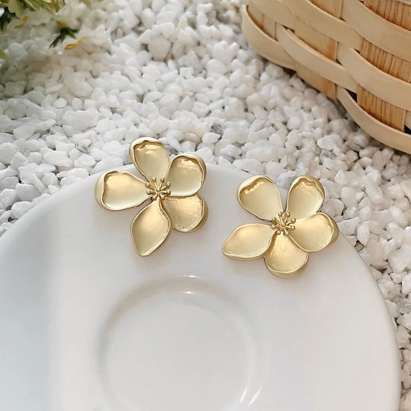 European and American style metal flower stud earrings for women