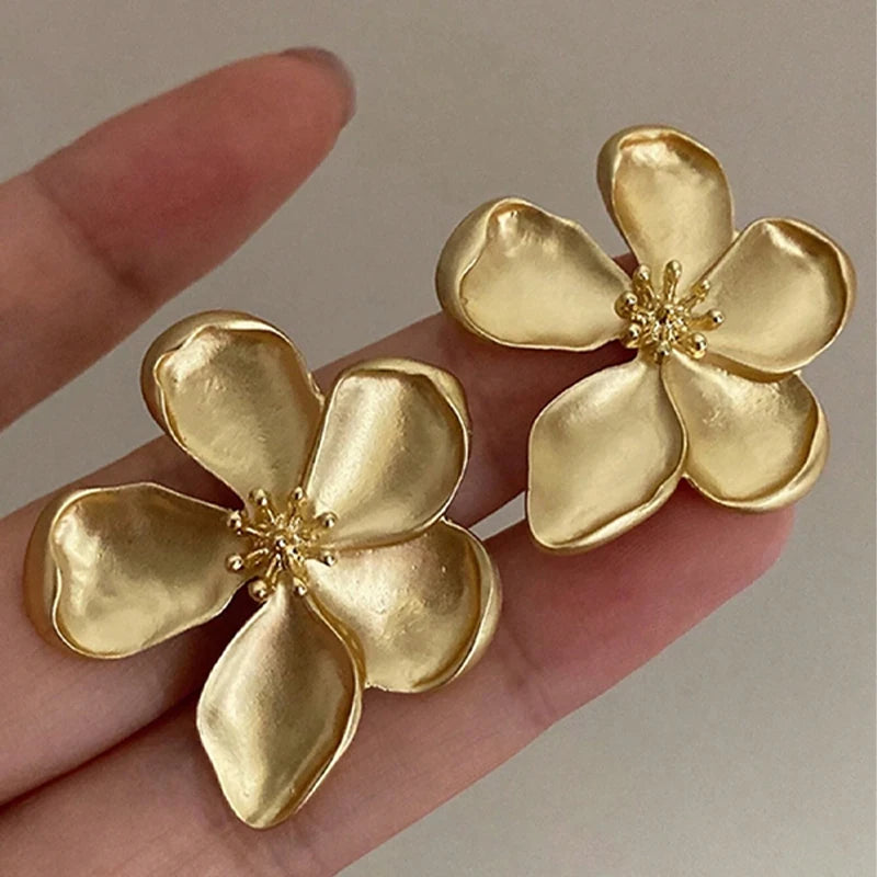 European and American style metal flower stud earrings for women